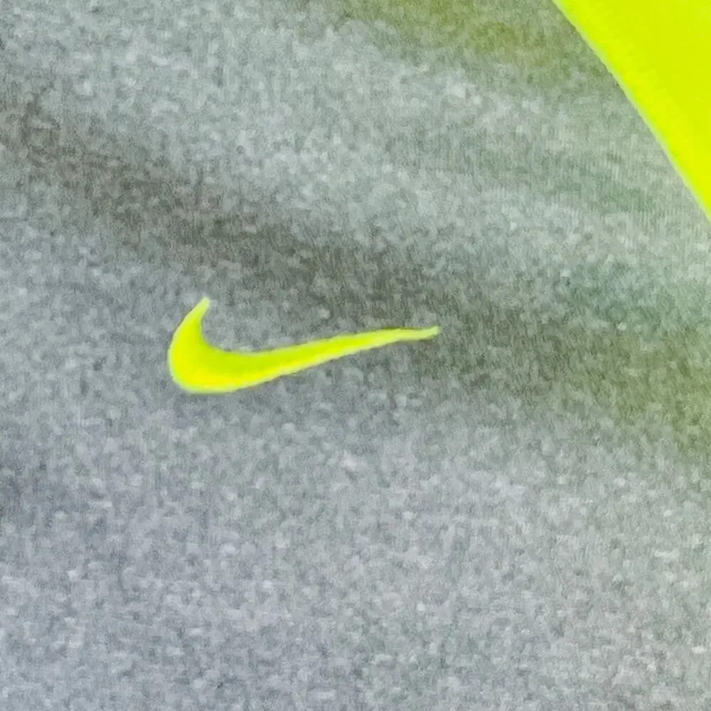 Nike Therma-FIT Men’s Medium Gray Volt Neon Pullover Hoodie Thumbhole Athletic